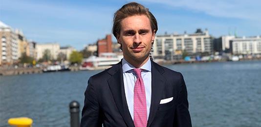  "Vi väntar oss en fortsatt svag krona", säger Johan Wessman, ansvarig för nordisk valutaverksamhet på BNP Paribas.