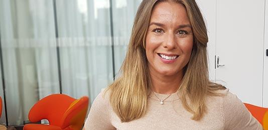 Tove Zander anser att privatekonomi borde tas på större allvar i skolan. ”Jag tror att man har mer nytta av det än av att steka pannkakor”, säger hon. Foto: Sverker Brundin.