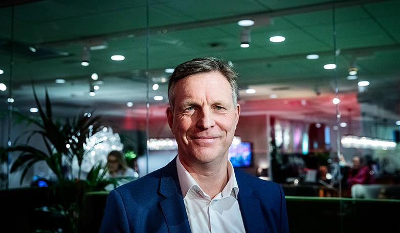 "Vi har tryckt ihop oss mer och mer på kontoren de senaste åren och det har blivit mindre och mindre social yta. Det kommer att gå tillbaka tror jag. Vi kommer få mer utrymme och mer social yta," säger Henrik Saxborn, Castellums vd. Foto: TT