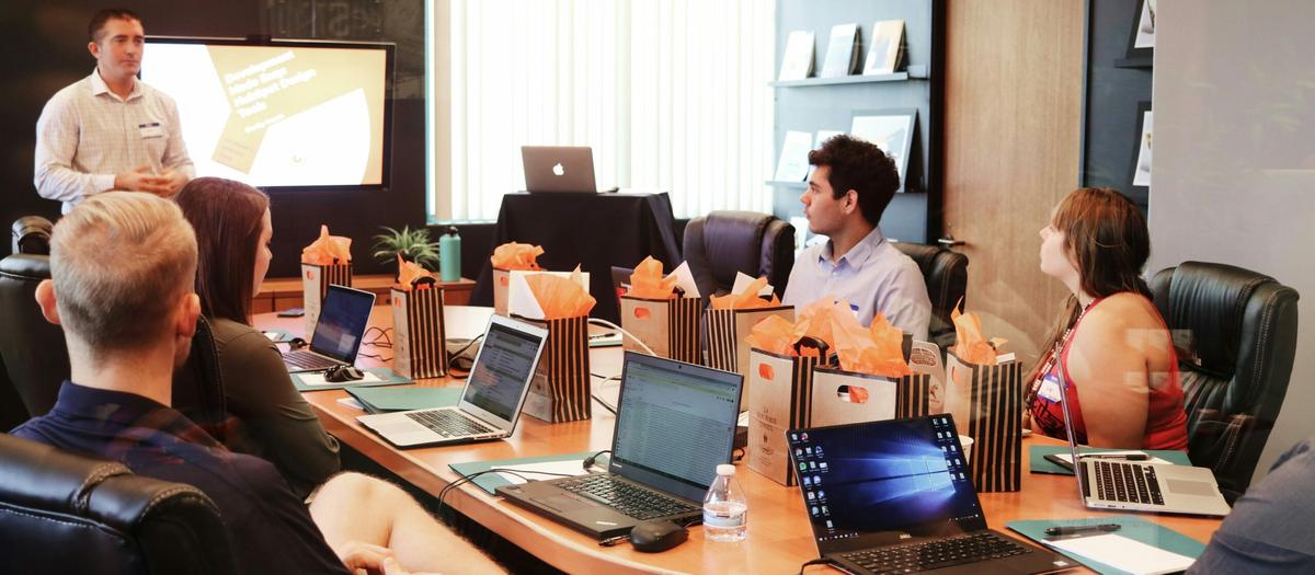 Techbranschen bromsar in – kraftigt fall i jobbprognoser