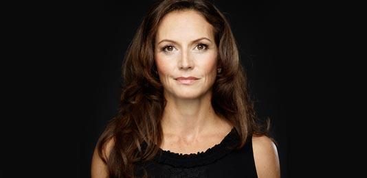 Ekonomijournalisten Patricia Hedelius sadlar om. "Jag hoppas att jag med mina erfarenheter inom bland annat företagsanalys och bolagsstyrningsfrågor ska kunna bidra till att skapa meravkastning till spararna", säger hon. Foto: Åsa Liffner.