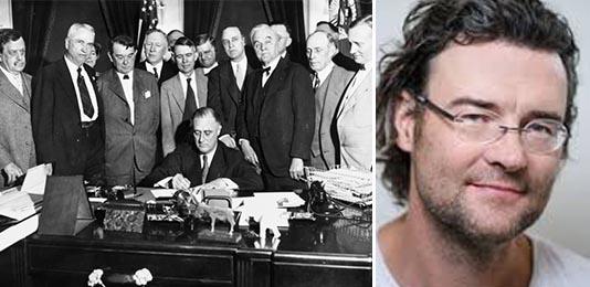 USA:s president Franklin D. Roosevelt undertecknar nytt lagförslag1933 som del av New Deal – den nya given. Nu är det dags för en ny giv igen, anser Realtids Per Lindvall. Foto: LordHarris/Wikipedia/Realtid.