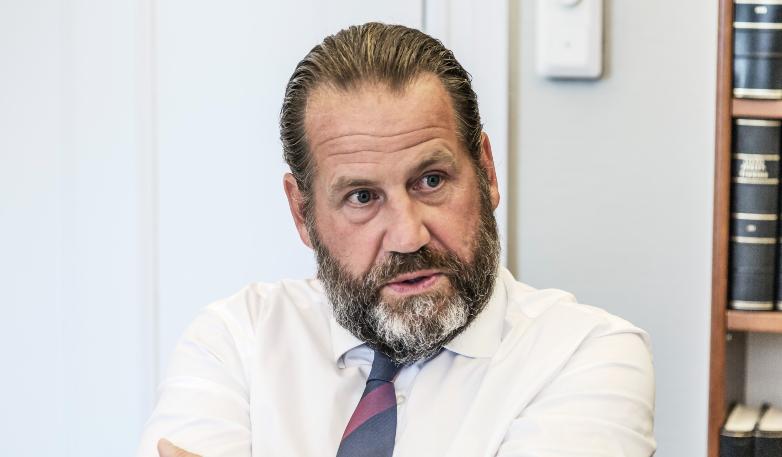 Advokat Carl-Johan Malmberg som företräder Alexander Ernstberger under Allra-rättegången