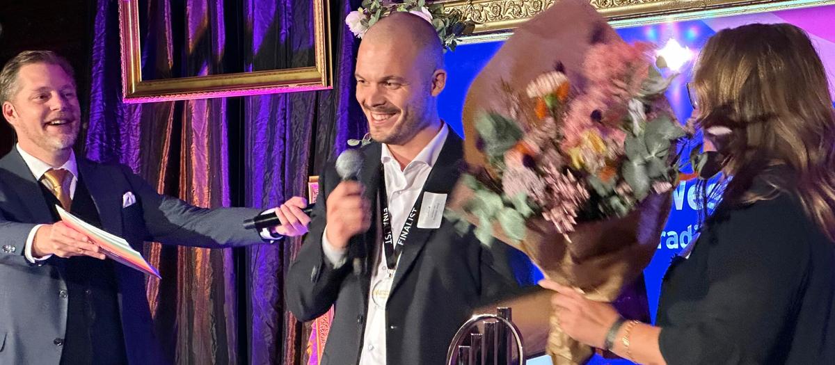 Robin Westberg prisas av EY. Foto: Anders Frick