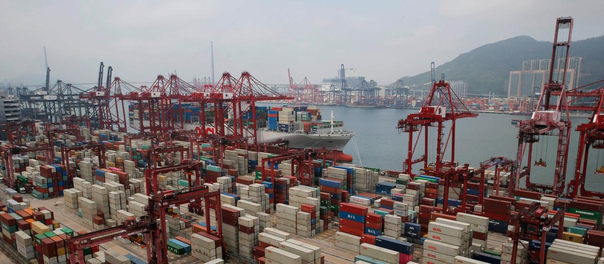 Hongkong agerar omlastningscentral – underlättar Rysslands krigsföring