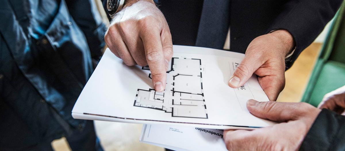 Mäklare bröt mot god sed – övervärderade kollegas bostad